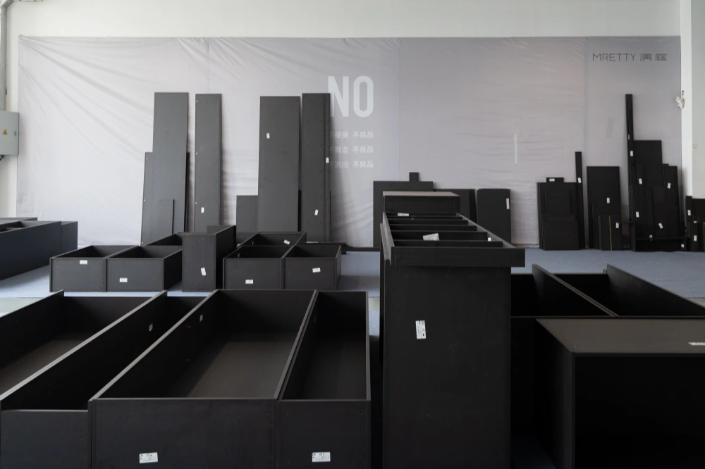 Premium moisture-resistant boards, finishes and cabinetry hardware
