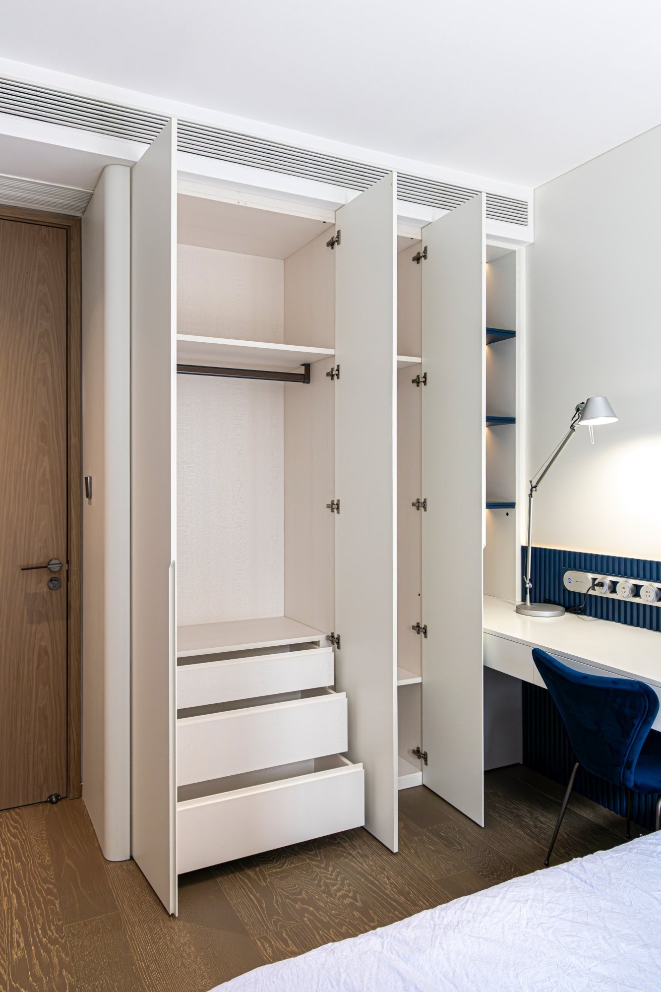 Elevate Your Space: The Art of MRETTY Wardrobe Design