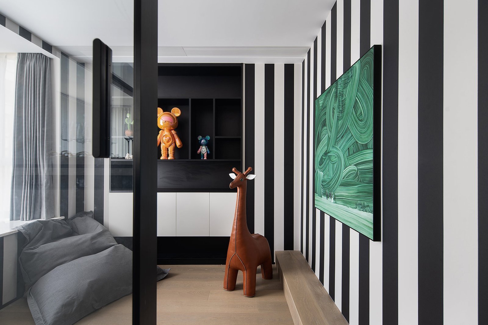 Kitchen & Corridor · Linear Precision